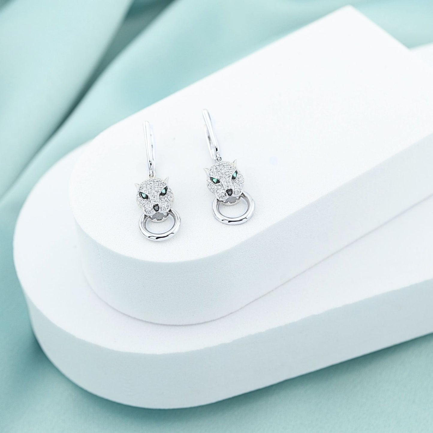 Cercei Aur 14k Alb cu Diamante 0.313 ct si Smaralde